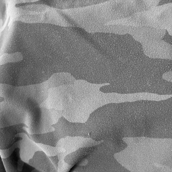 Athleta Elation Capri Women's Camo Large Athletic Leggings Activewear Tight Fit - Picture 6 of 6